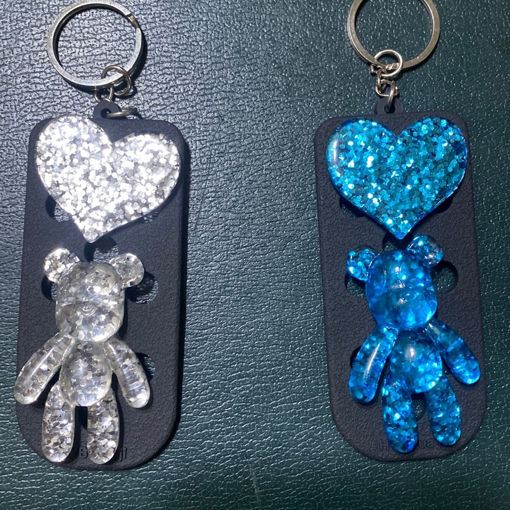 Resin bears and hearts keychain
